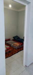a room with two twin beds in a bedroom at النضافة الهدوُ والأمان in Taghit
