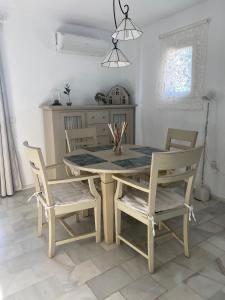 a dining room table and chairs in a kitchen at Mar azul in Torrox Costa