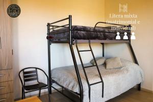 Двухъярусная кровать или двухъярусные кровати в номере ValZur Hospedaje: Suite Arces