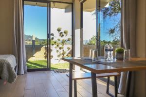 a dining room with a table and a large glass door at ValZur Hospedaje: Suite Arces in Villa del Carbón