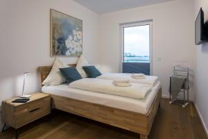 a bedroom with a large bed and a window at Ferienwohnung eastside App 3 Olpenitz in Olpenitz