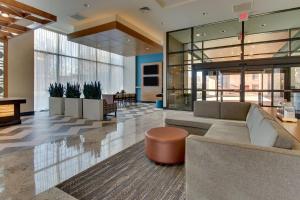 an office lobby with a couch and a table at Drury Plaza Hotel Nashville Downtown in Nashville