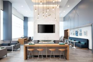 TV a/nebo společenská místnost v ubytování Element Minneapolis Downtown North Loop