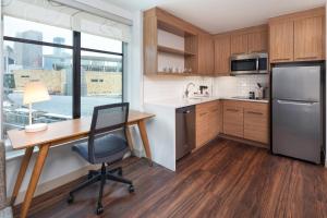 Kuchyň nebo kuchyňský kout v ubytování Element Minneapolis Downtown North Loop