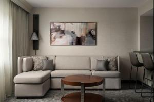 Posezení v ubytování Minneapolis Marriott Northwest
