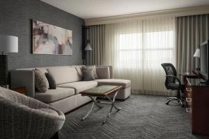 TV a/nebo společenská místnost v ubytování Minneapolis Marriott Northwest