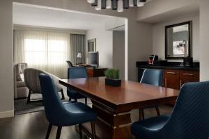 Posezení v ubytování Minneapolis Marriott Northwest