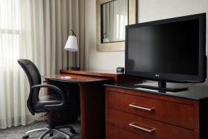 TV a/nebo společenská místnost v ubytování Minneapolis Marriott Northwest