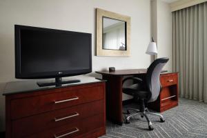 TV a/nebo společenská místnost v ubytování Minneapolis Marriott Northwest