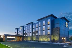 a rendering of a hotel with a parking lot at Four Points by Sheraton Williston in Williston