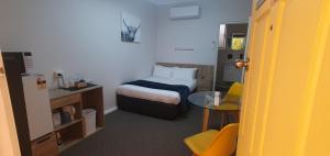 Postel nebo postele na pokoji v ubytování Billabong Motel + 37 fotografií
