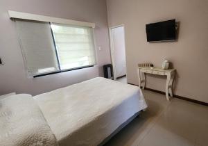 Łóżko lub łóżka w pokoju w obiekcie Casa en Santa Teresita