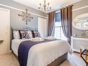 a bedroom with a large bed and a window at 4 Bed in Brixham 77366 in Brixham