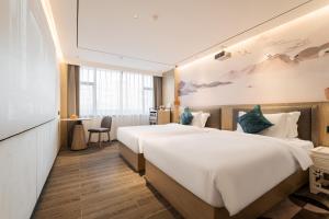 Voodi või voodid majutusasutuse Paco Hotel Botanical Garden Metro Guangzhou-Free Shuttle Bus For Canton Fair toas