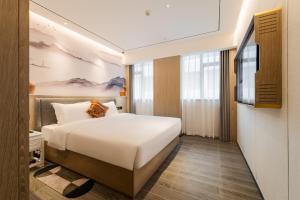 Voodi või voodid majutusasutuse Paco Hotel Botanical Garden Metro Guangzhou-Free Shuttle Bus For Canton Fair toas