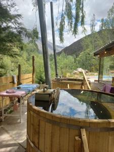 a hot tub with a view of the mountains at Fiordo B&B and Beer-Spa in Potrerillos