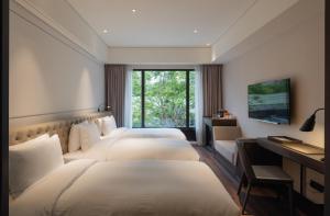 Rúm í herbergi á Hotel Mvsa+Michelin 2 Starred Molino de Urdàniz