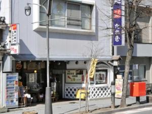 un edificio al lado de una calle en Guest houseTakagi - Vacation STAY 60566v, en Matsumoto