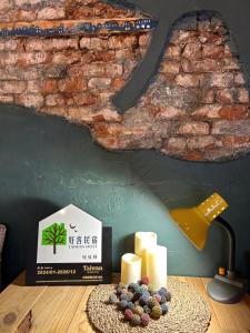 a table with candles and grapes on a table at 緩緩歸 Slow living in Anping