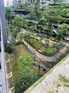 einen Blick über einen Park mit einem Skatepark in der Unterkunft The Foureigns Seasons Garden in Kuala Lumpur