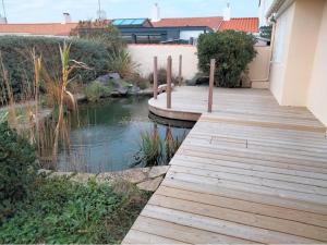 Fotografia z galérie ubytovania Maison cosy à La Chaume, jardin, véranda, 3 chambres, proche quais et piscines - FR-1-331-221 v destinácii Les Sables-dʼOlonne
