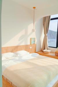 Cama ou camas em um quarto em 一抹云海景民宿