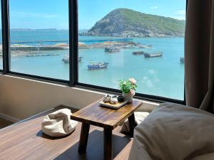 a room with a table and a view of the ocean at 一抹云海景民宿 in Pingtan