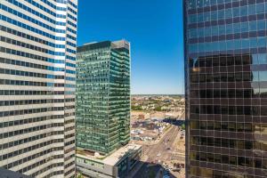 Nespecifikovaný výhled na destinaci Edmonton nebo výhled na město při pohledu z hotelu