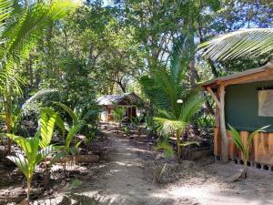 Zahrada ubytování Fully Furnished FAMILY JUNGLE TENT, Latino Glamping Paquera