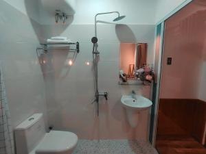 Ein Badezimmer in der Unterkunft Banana homestay( Chuối Homestay)