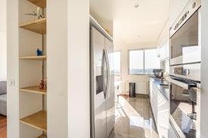 Kuchyň nebo kuchyňský kout v ubytování Comfortion Le Papillon - Appartement de luxe avec vue et piscine