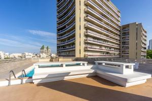 Balkón nebo terasa v ubytování Comfortion Le Papillon - Appartement de luxe avec vue et piscine