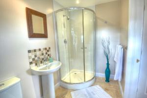 a bathroom with a shower and a sink at Sunset House Bed and Breakfast in East Harling +13 photos