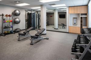 Γυμναστήριο ή/και όργανα γυμναστικής στο Courtyard by Marriott Decatur