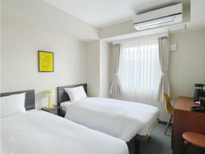 Postel nebo postele na pokoji v ubytování CHECKinn Osaka Shinimamiya + 35 fotografií