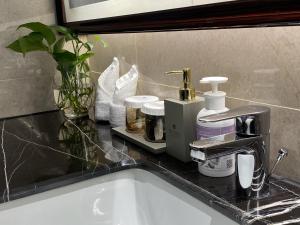 杭州滨江开元名都大酒店的一间浴室