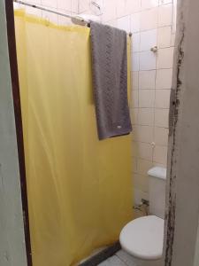 Kylpyhuone majoituspaikassa Casa do Rastaman