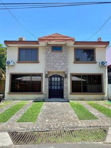 Fotografie z fotogalerie ubytování Hermosa Casa con Piscina Privada en Punta Leona v destinaci Granadilla