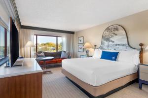 a bedroom with a large bed and a living room at Omni Charlottesville Hotel in Charlottesville +41 photos