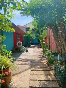 a garden with a pathway leading to a house at Thùng Thép Homestay in Vung Tau