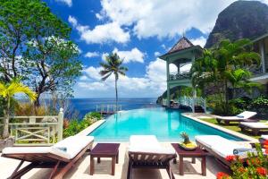 Πισίνα στο ή κοντά στο Stunning 5 BR Villa with Ocean Views