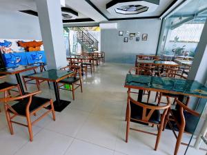 A restaurant or other place to eat at Lucky Tito Coron Dive Resort