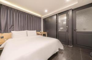 Gallery image of H Moment Hotel Yeonsan in Busan