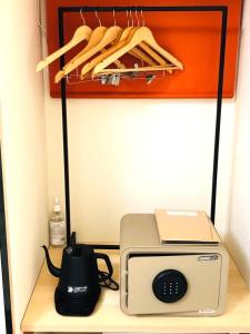 堺市にある知輪-chirin-の電子レンジ、トースター、ラジオが備わります。