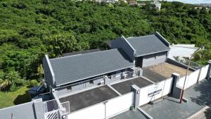 イースト・ロンドンにあるVincent Valley Lodgeの屋根付きの家屋の上面 +94枚の写真