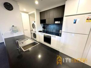 Fancy in Phillip - 2bd 2bth Apt!的厨房或小厨房