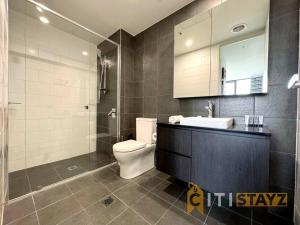 Fancy in Phillip - 2bd 2bth Apt!的一间浴室