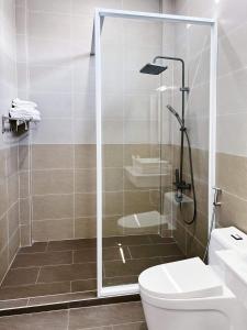 a bathroom with a shower with a toilet and a sink at Mango Beach Hotel & Camping in Ấp Khánh Phước (1)