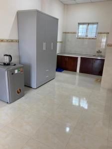 a large room with a large appliance on a tile floor at Mango Beach Hotel & Camping in Ấp Khánh Phước (1)