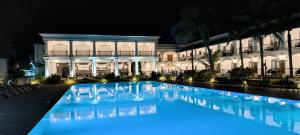 Bazén v ubytování Lagoon Sarovar Premiere Resort - Pondicherry nebo v jeho okolí